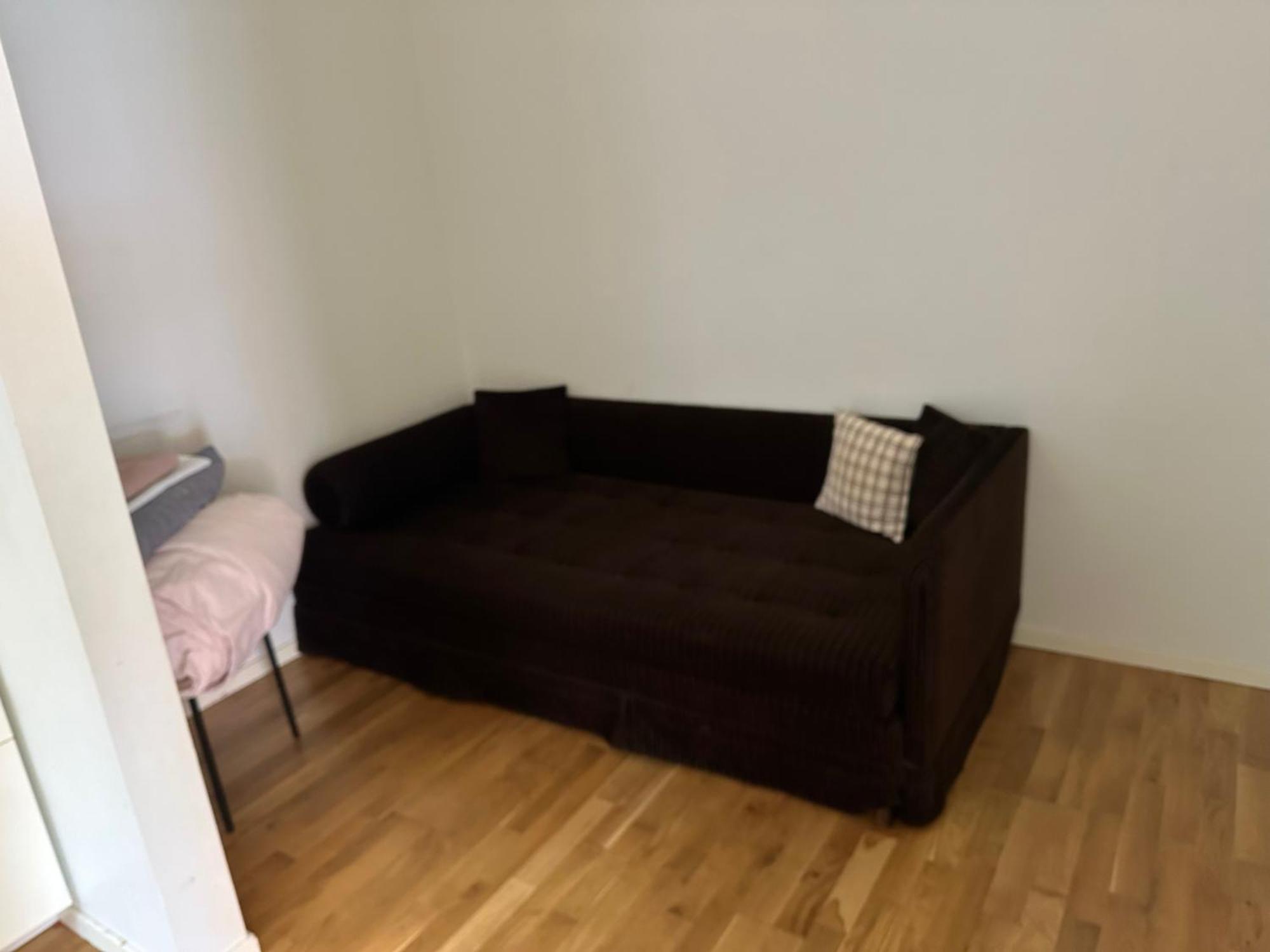 Apartment Cozy In Hasselby